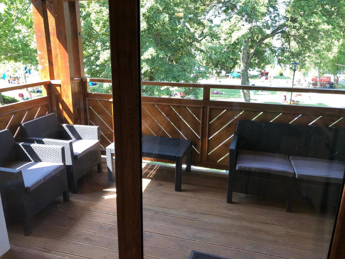 Beachfront Studio Apartman Aparthotel Balatonfůzfő Eksteriør bilde